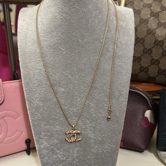 Lux zipper pull added to gold tone adjustable chain. - Picture 6 of 8